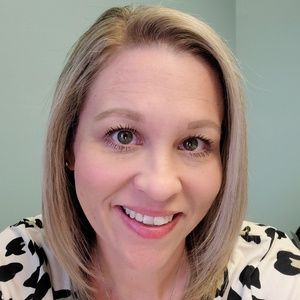 Meet your Posher, Dina